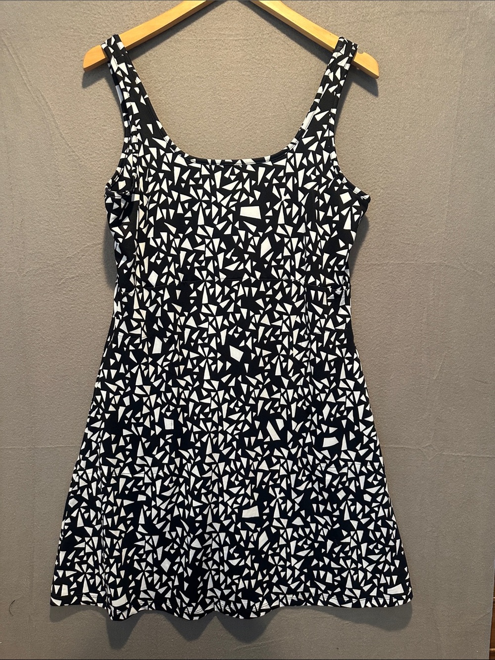 Black & White Mosaic Print Mini Dress - Sleeveless Scoop Neck With Pockets